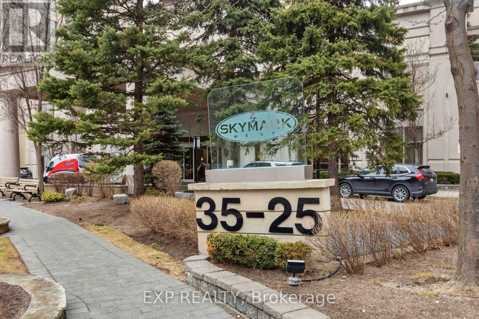 616 - 25 KINGSBRIDGE GARDEN CIRCLE Image 4