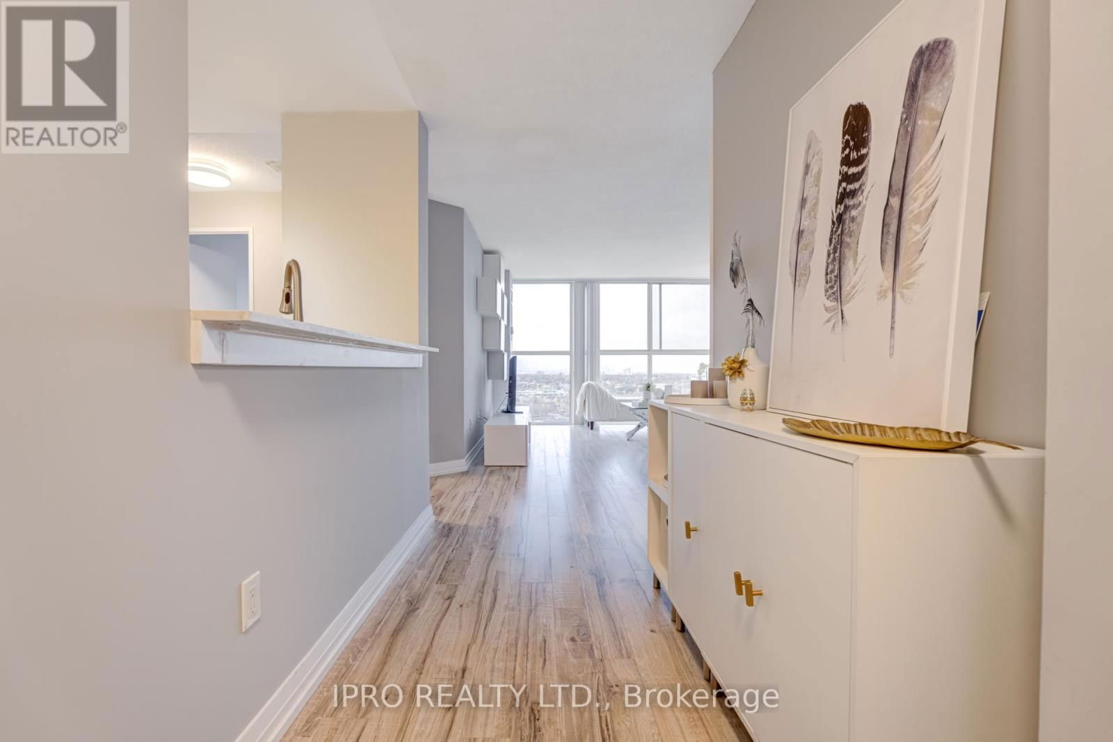 1616 - 4185 SHIPP DRIVE Image 4