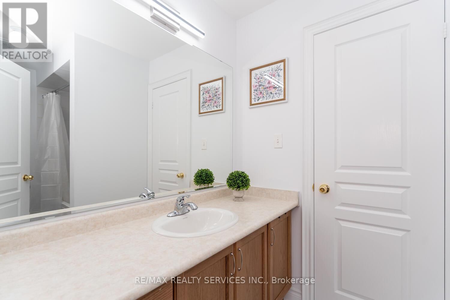 5452 MEADOWCREST AVENUE Image 32