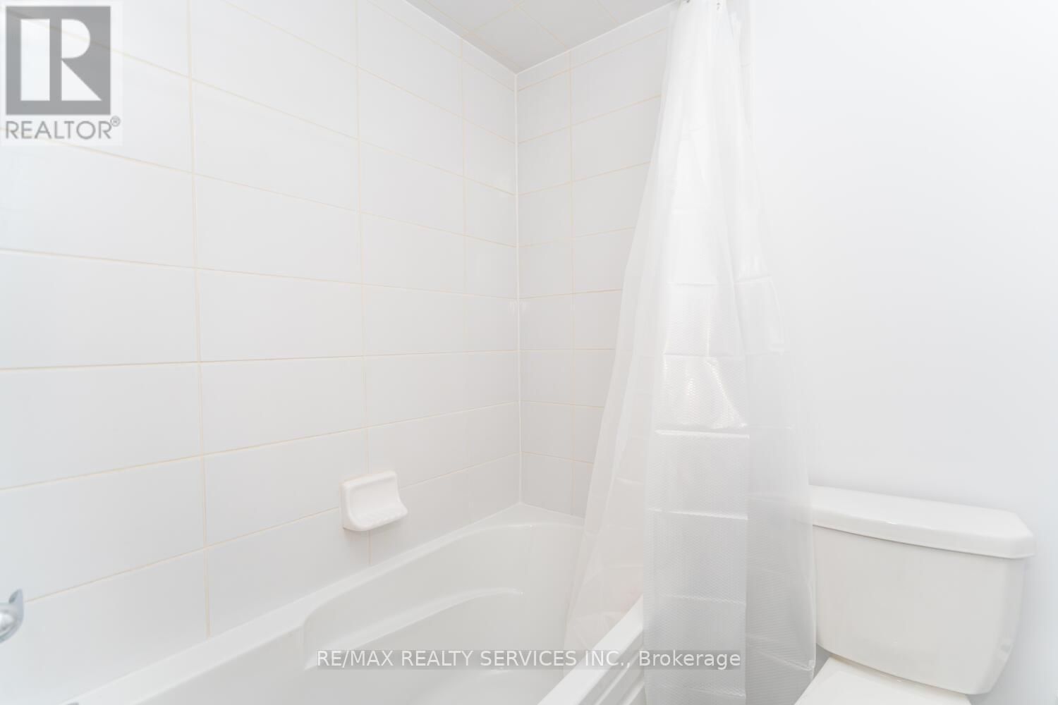 5452 MEADOWCREST AVENUE Image 33