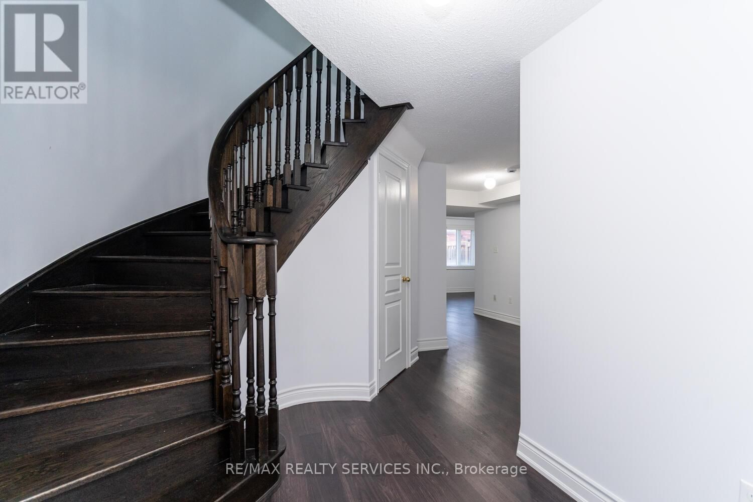 5452 MEADOWCREST AVENUE Image 35