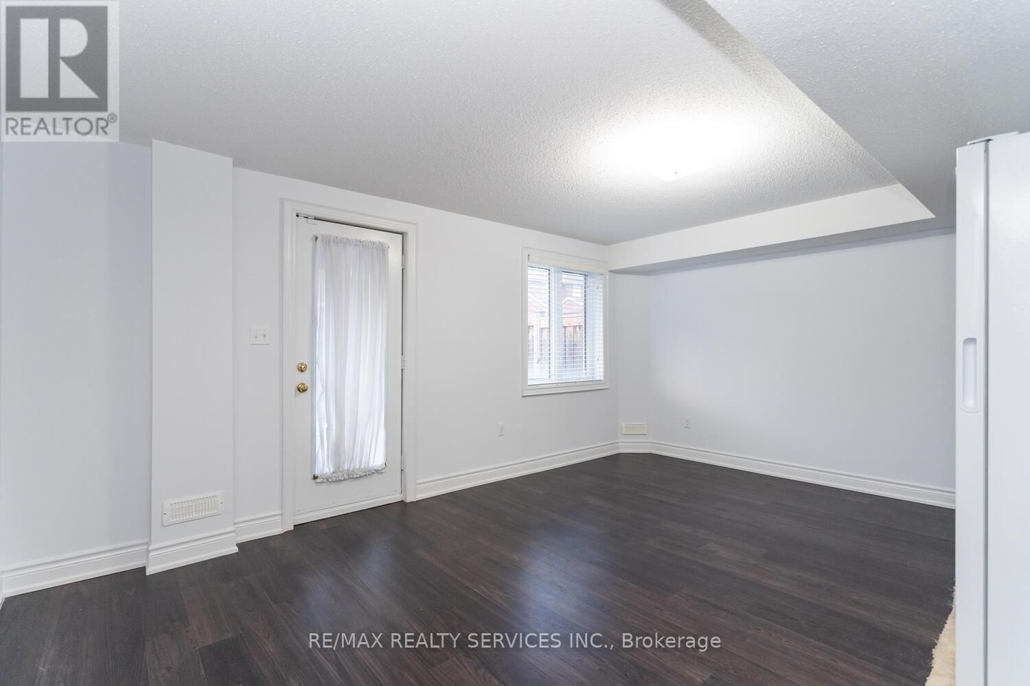 5452 MEADOWCREST AVENUE Image 36