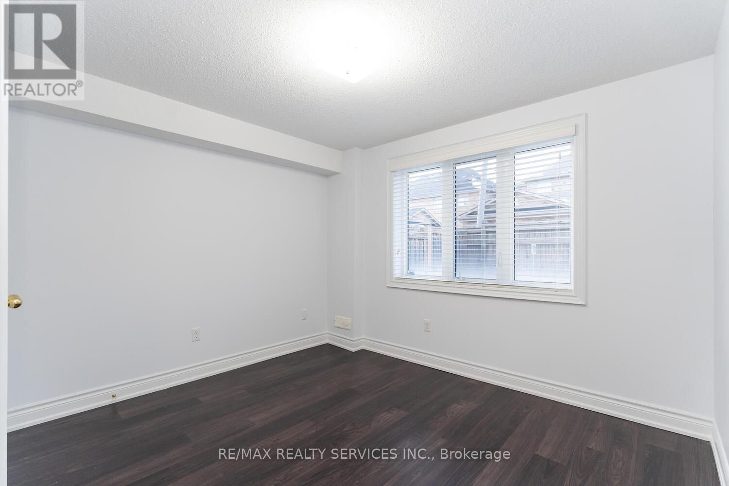5452 MEADOWCREST AVENUE Image 38