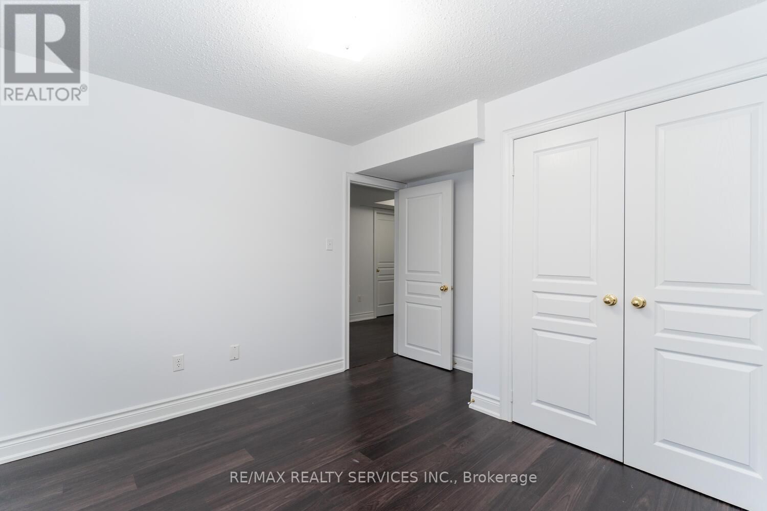 5452 MEADOWCREST AVENUE Image 39