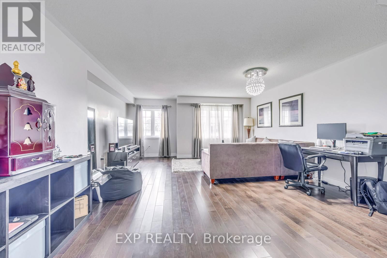 751 CANDLESTICK CIRCLE Image 13