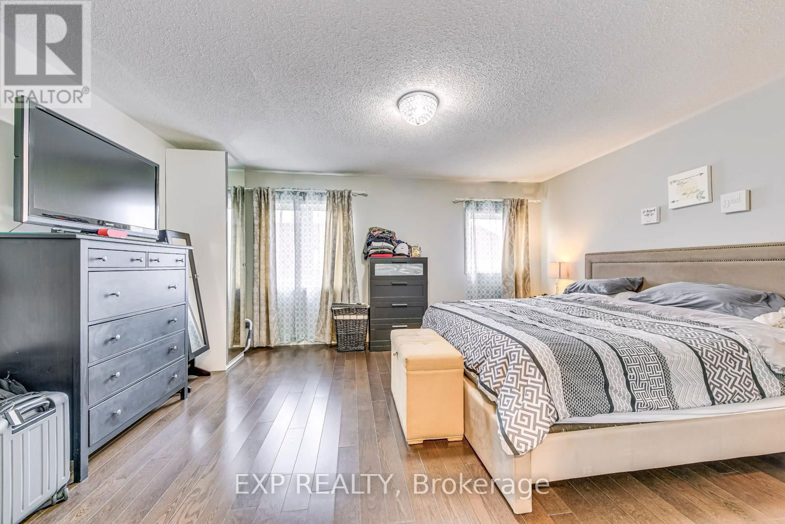 751 CANDLESTICK CIRCLE Image 17