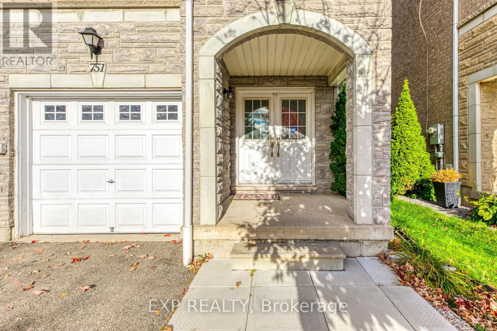 751 CANDLESTICK CIRCLE Image 3