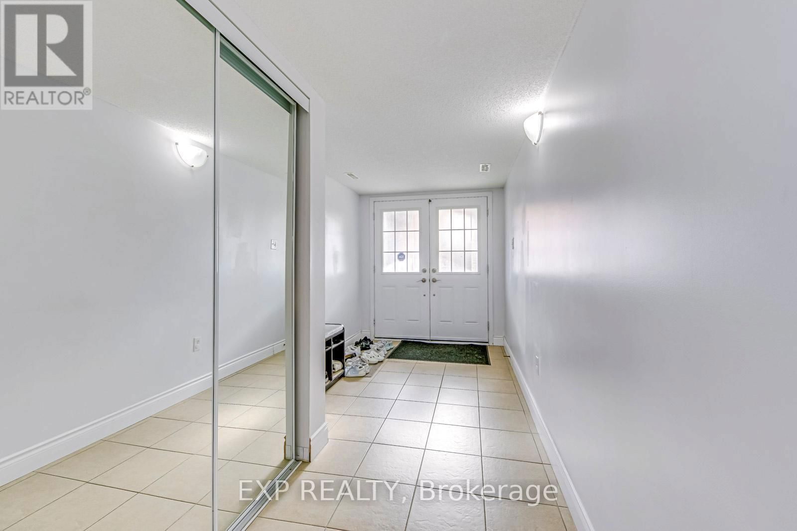 751 CANDLESTICK CIRCLE Image 4