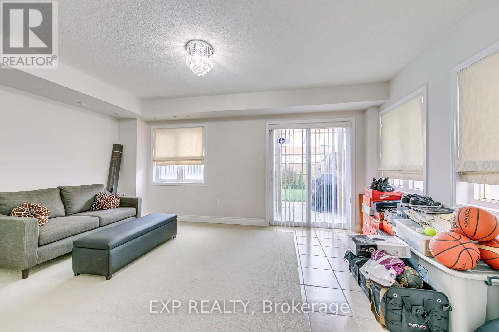 751 CANDLESTICK CIRCLE Image 5