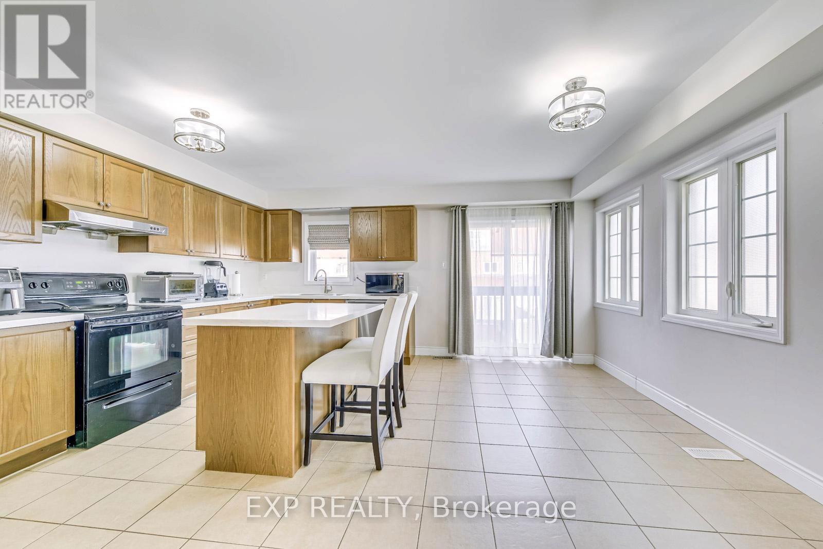 751 CANDLESTICK CIRCLE Image 7