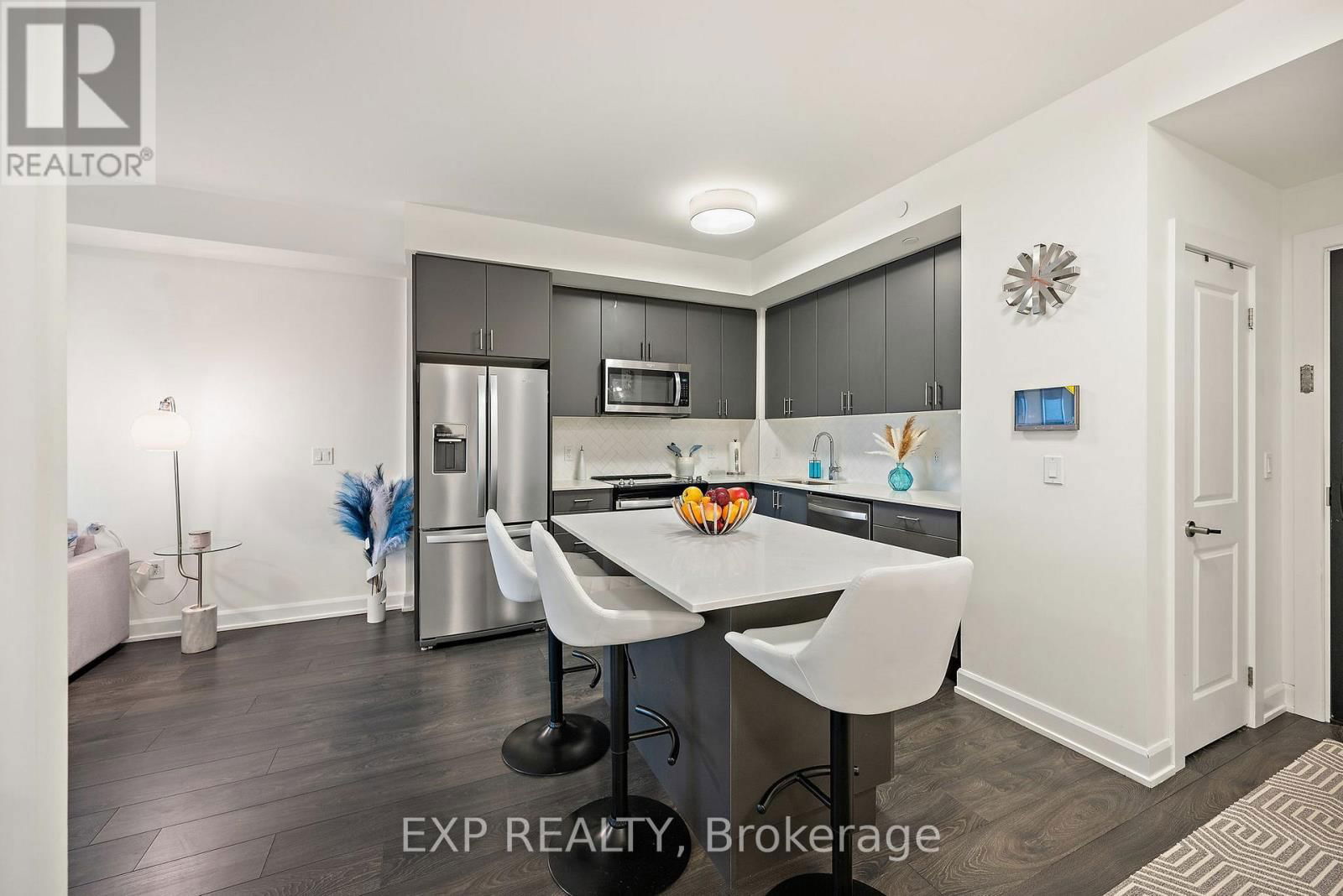 327 - 3200 WILLIAM COLTSON AVENUE Image 3