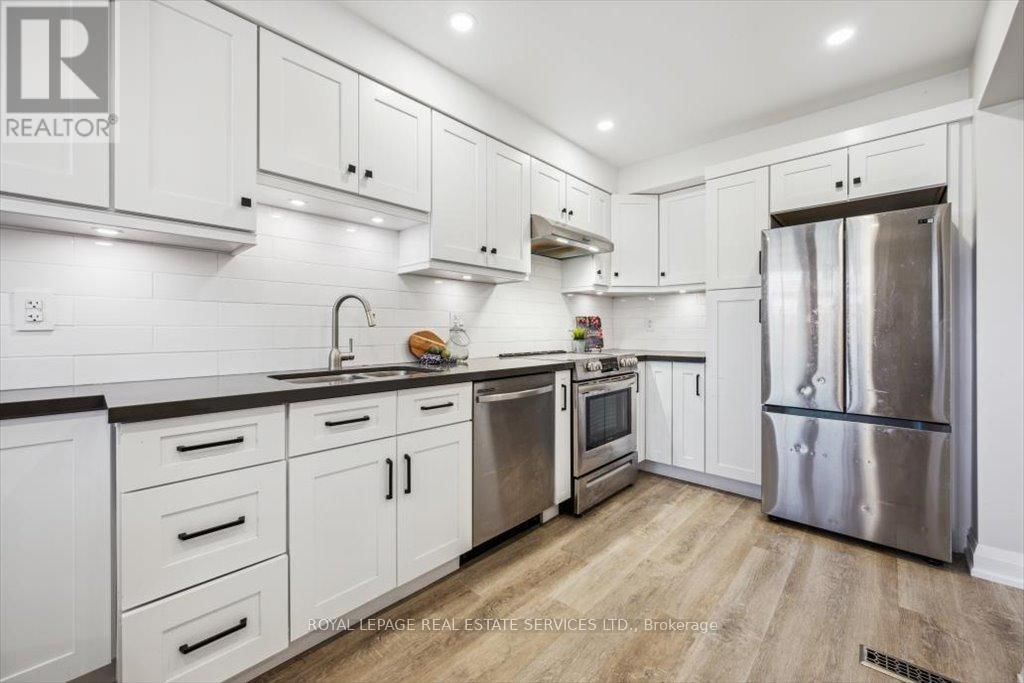 137 - 1520 LANCASTER DRIVE Image 11