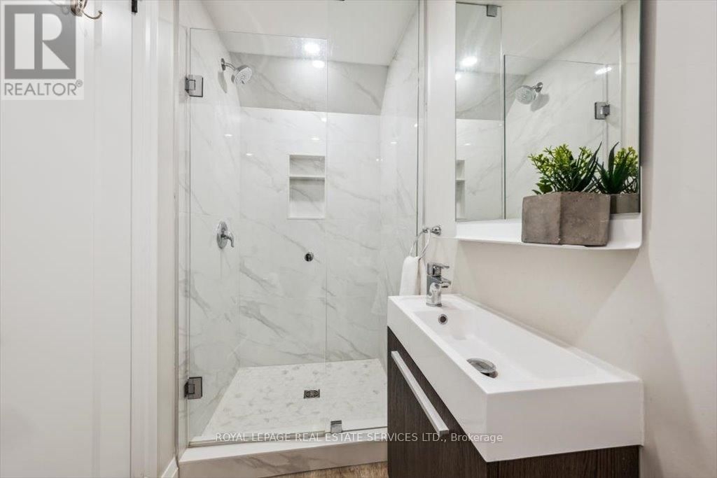 137 - 1520 LANCASTER DRIVE Image 24