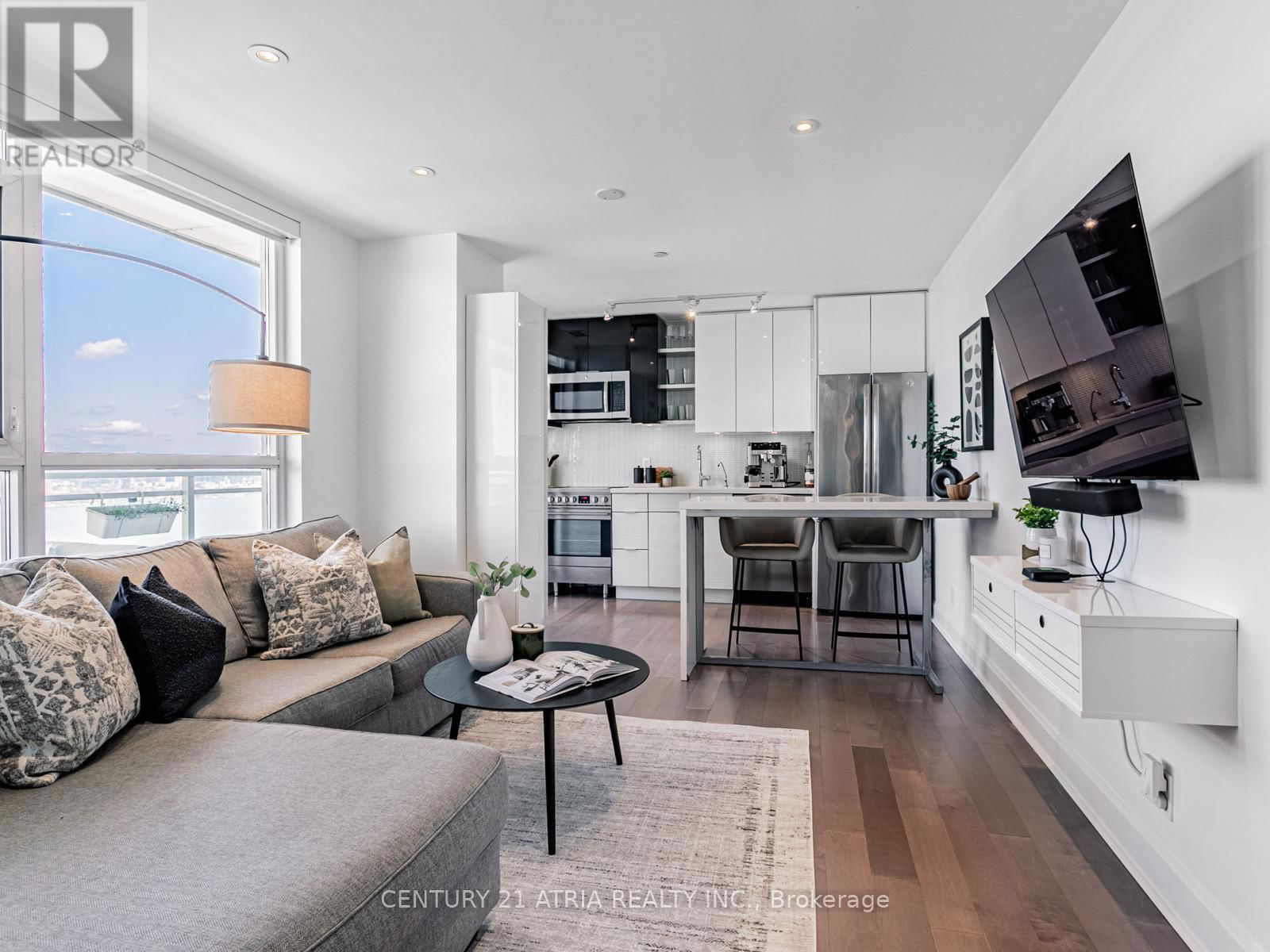 3208 - 33 SHORE BREEZE DRIVE Image 2