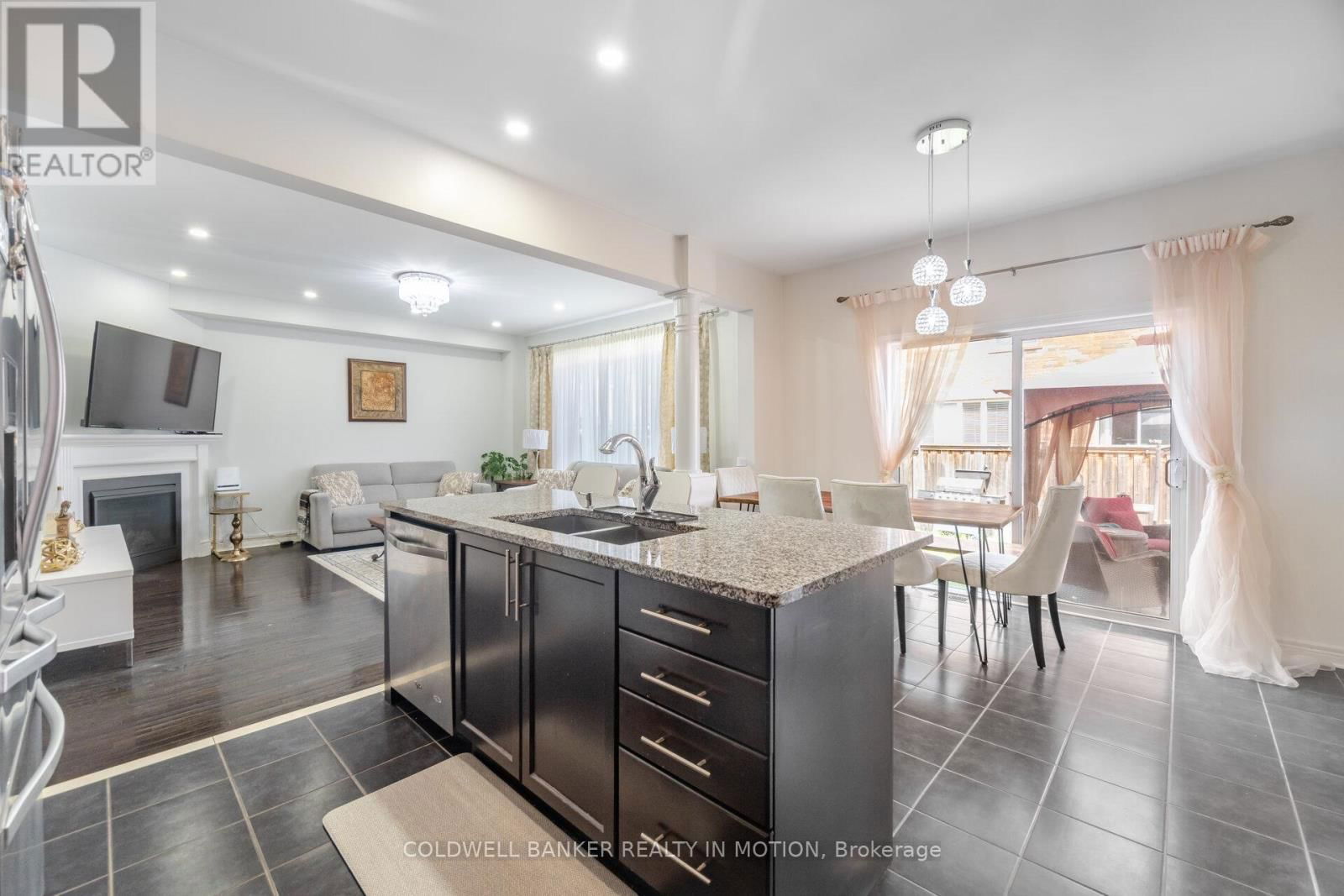 474 CEDRIC TERRACE Image 16