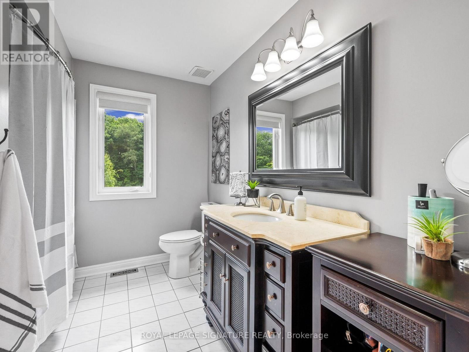 10 FOREST RIDGE CRESCENT Image 24