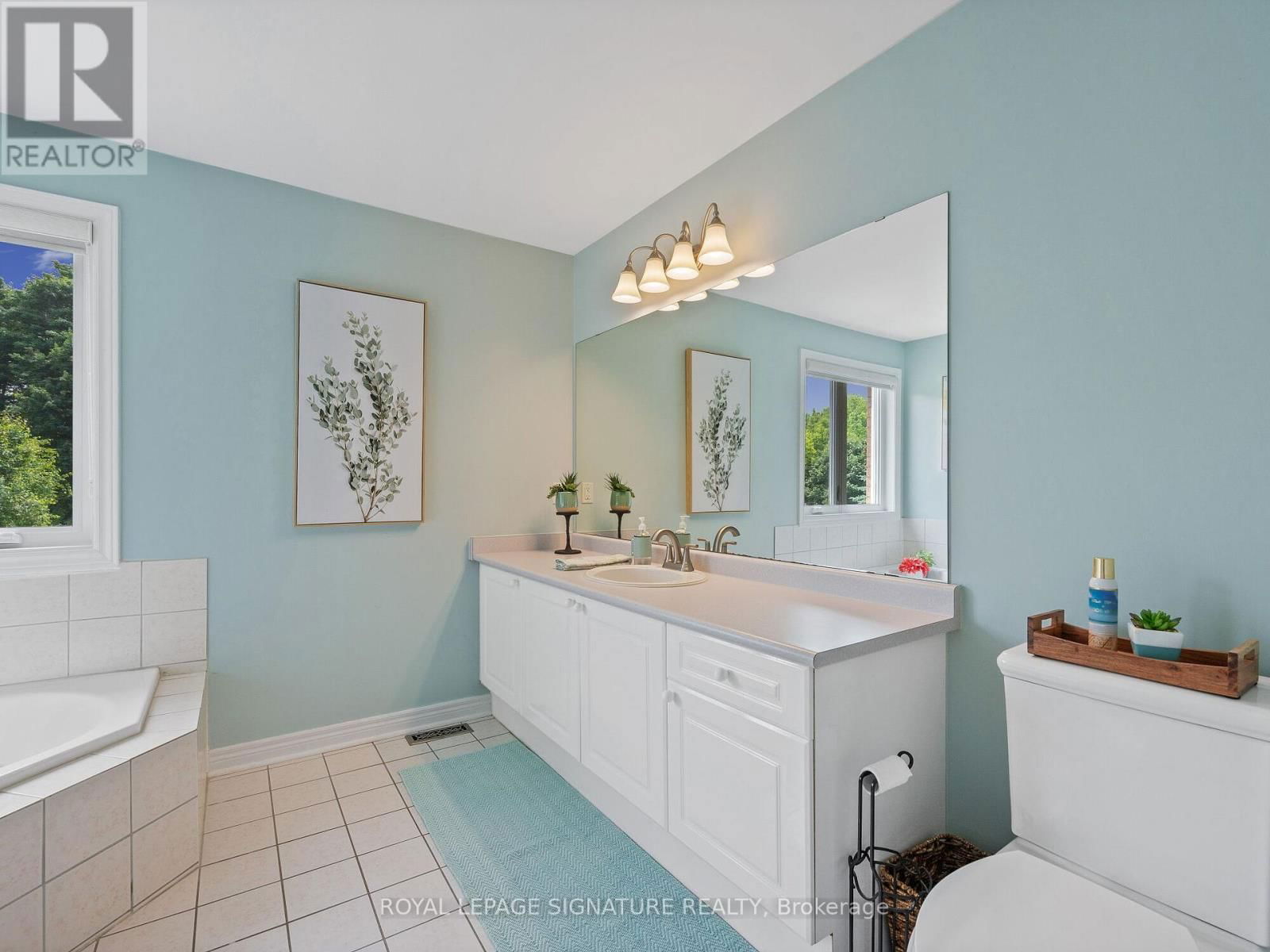 10 FOREST RIDGE CRESCENT Image 26
