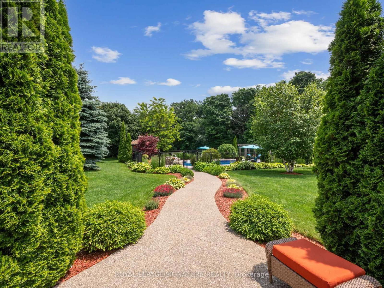 10 FOREST RIDGE CRESCENT Image 35
