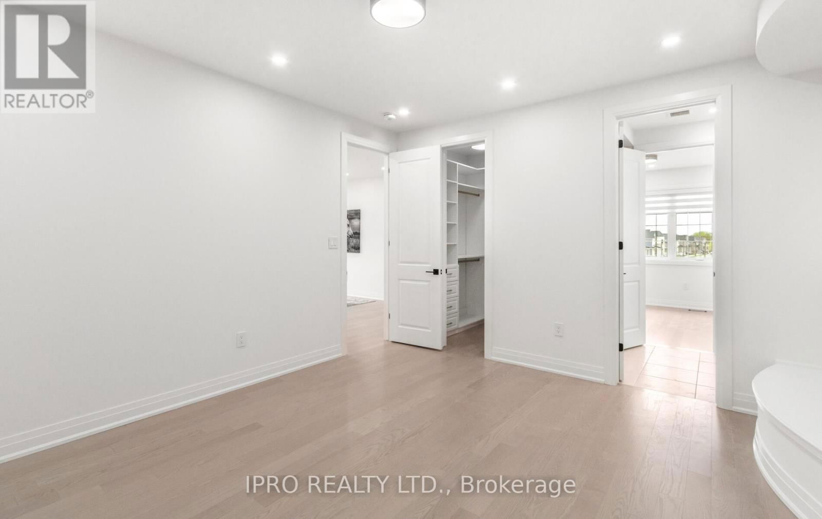 1364 AYMOND CRESCENT Image 32