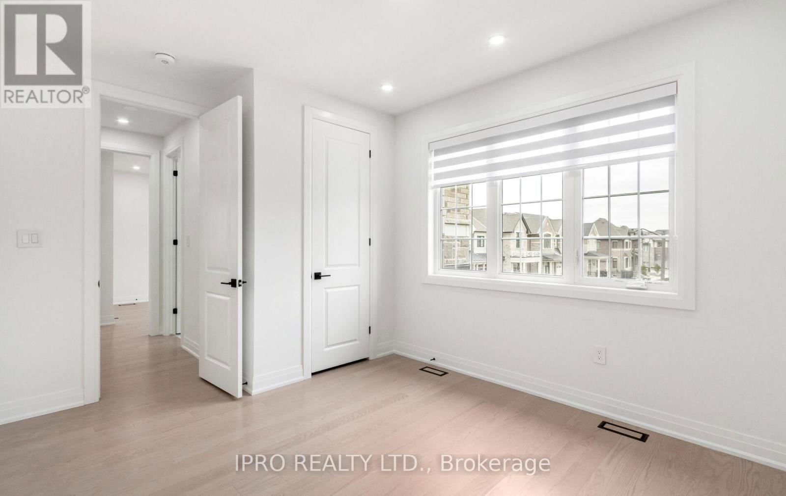 1364 AYMOND CRESCENT Image 33