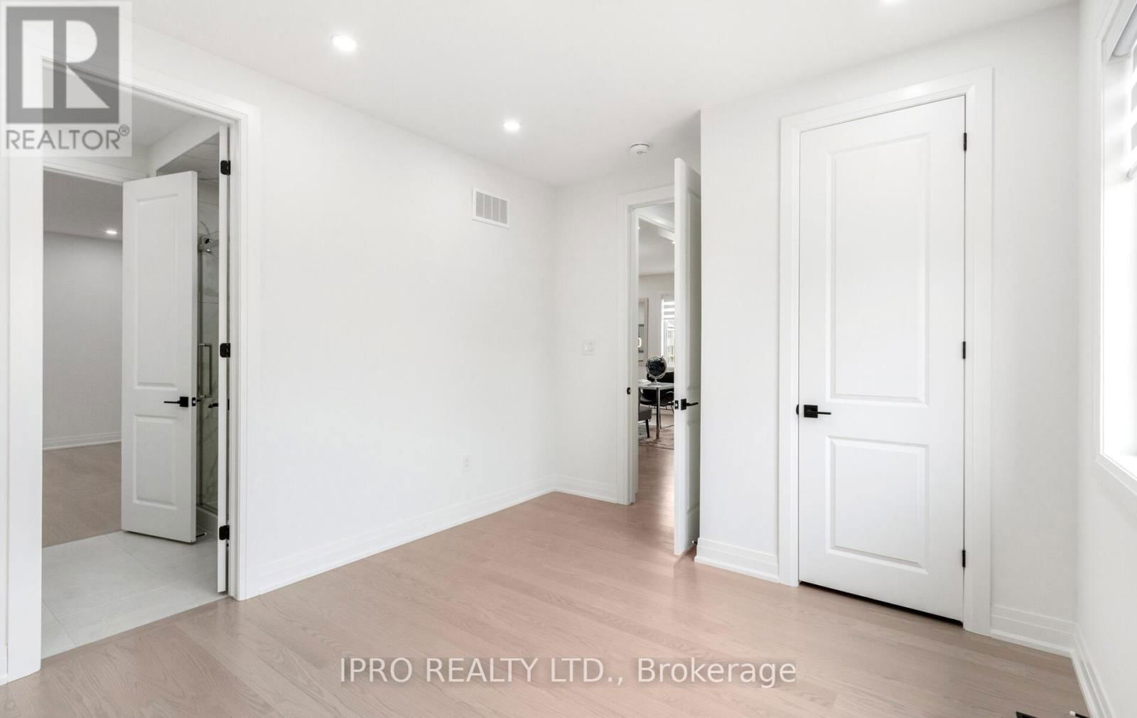1364 AYMOND CRESCENT Image 34