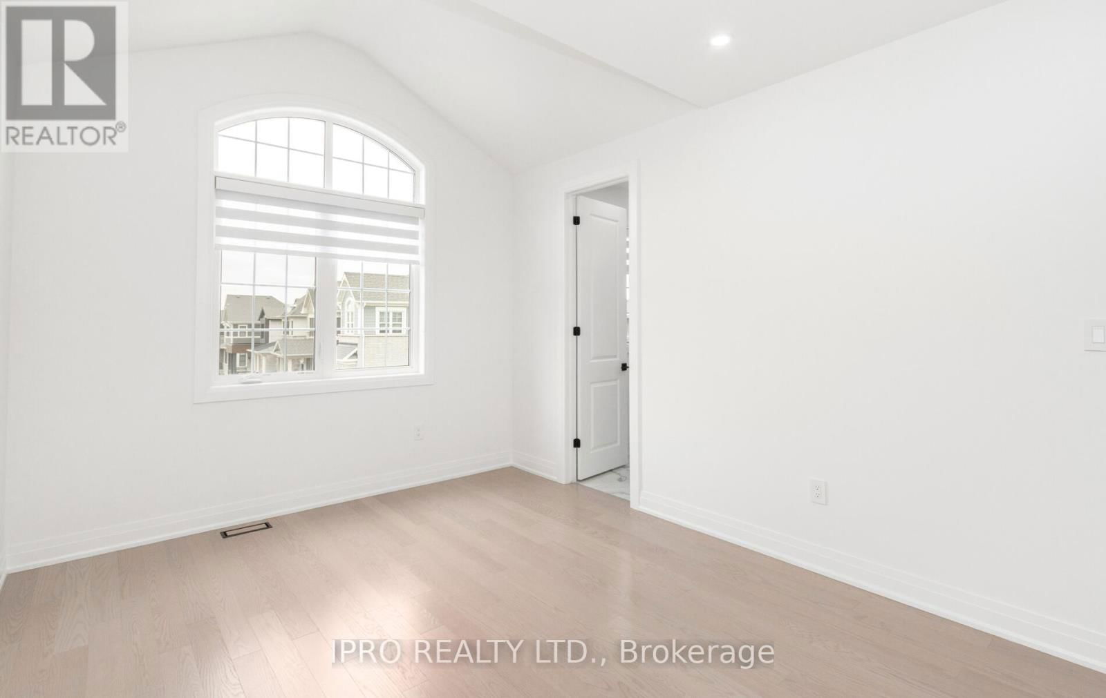 1364 AYMOND CRESCENT Image 35