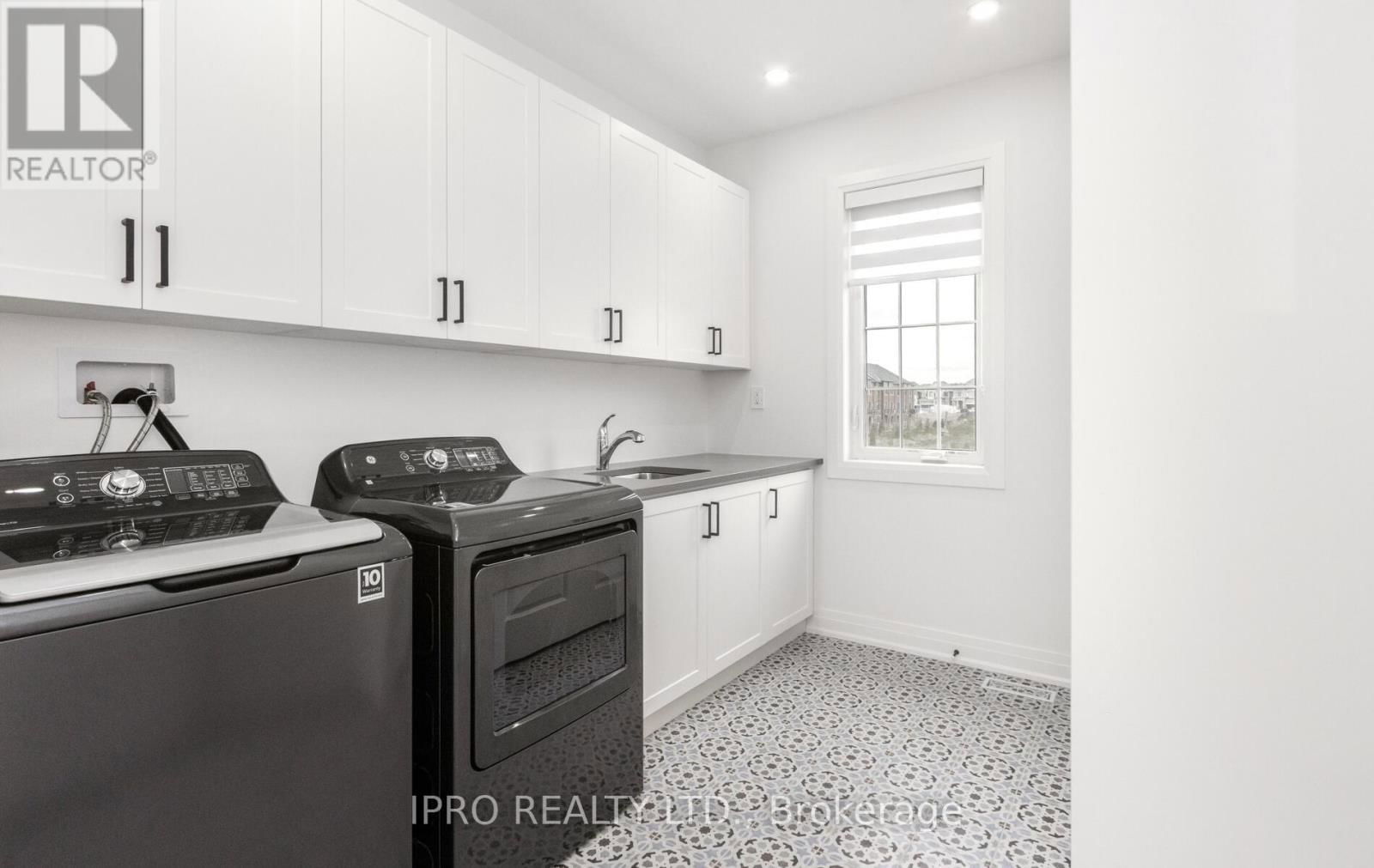 1364 AYMOND CRESCENT Image 38