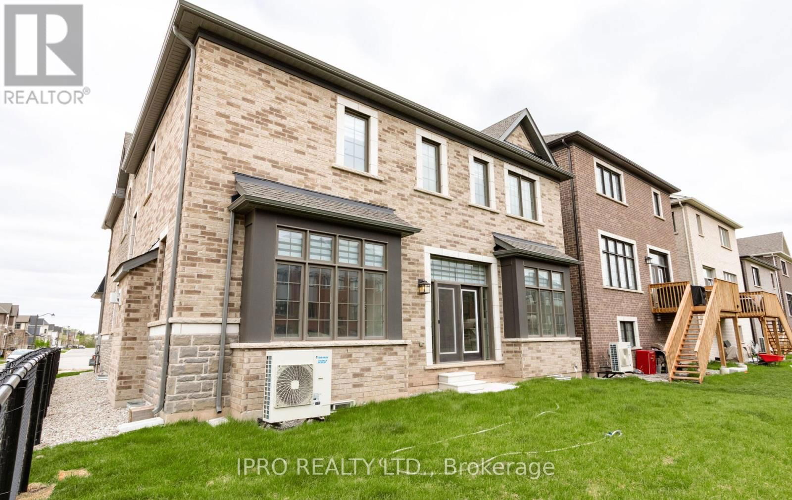 1364 AYMOND CRESCENT Image 39