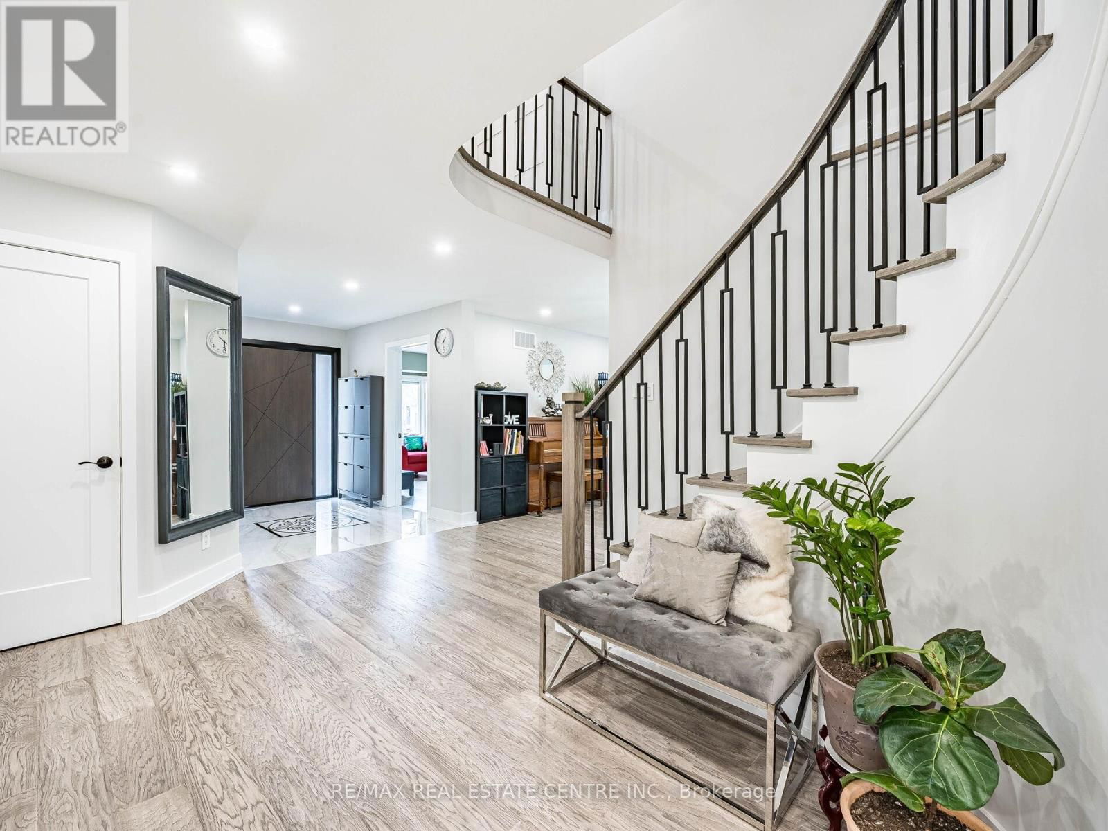 302 LEACOCK AVENUE Image 25