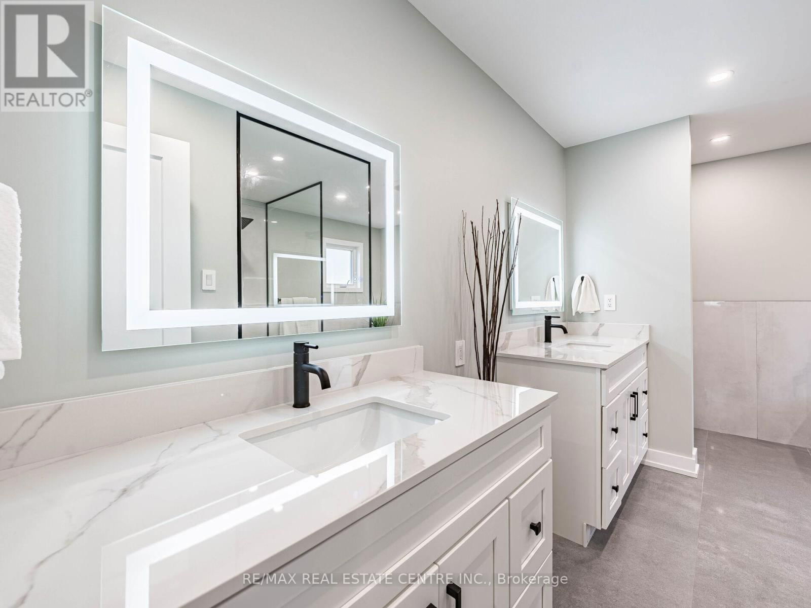 302 LEACOCK AVENUE Image 33