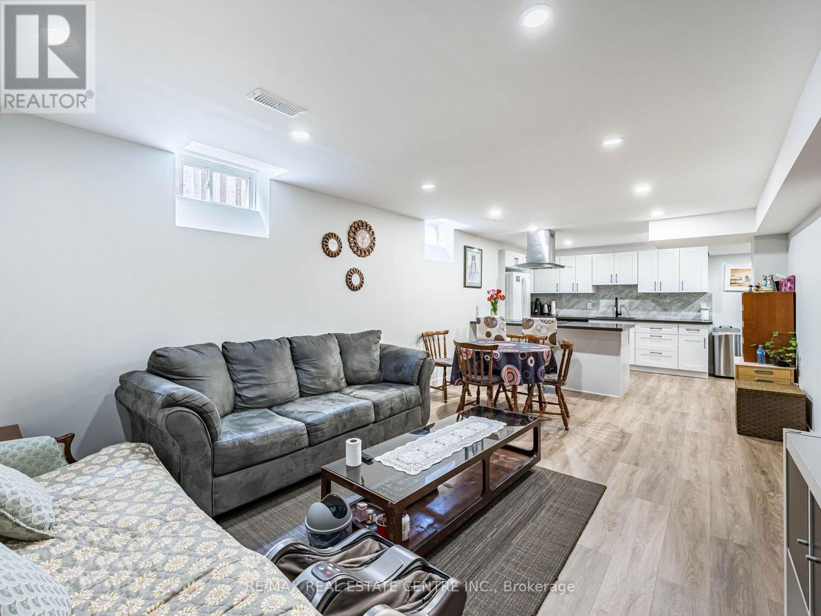 302 LEACOCK AVENUE Image 46