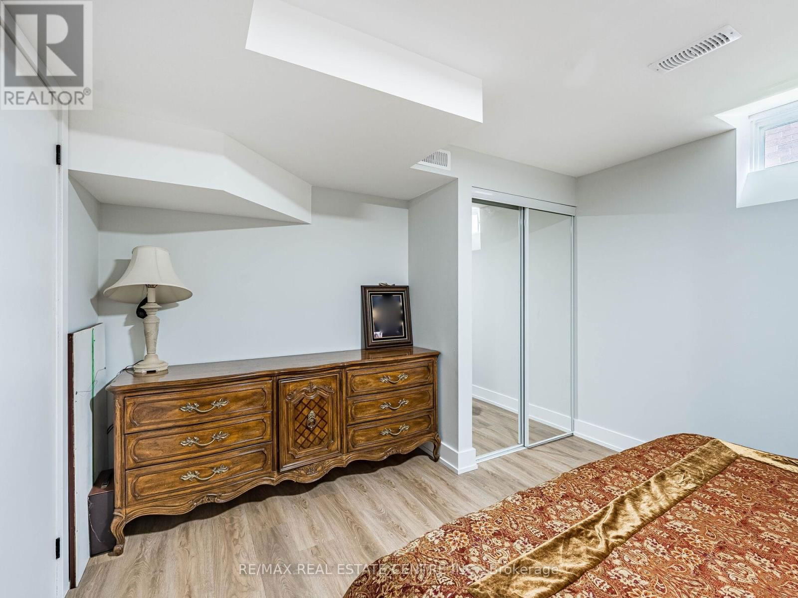302 LEACOCK AVENUE Image 48
