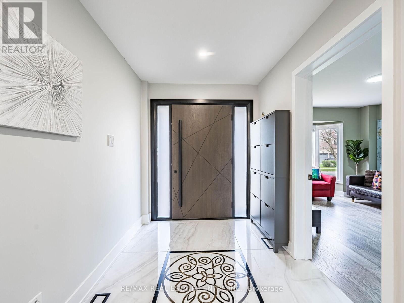 302 LEACOCK AVENUE Image 6