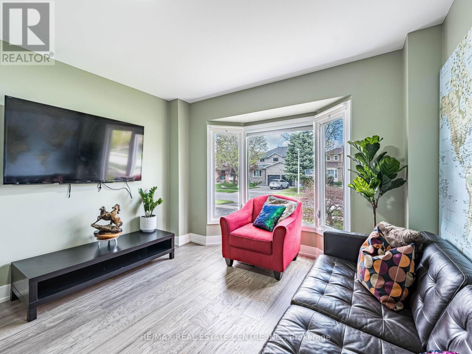 302 LEACOCK AVENUE Image 8