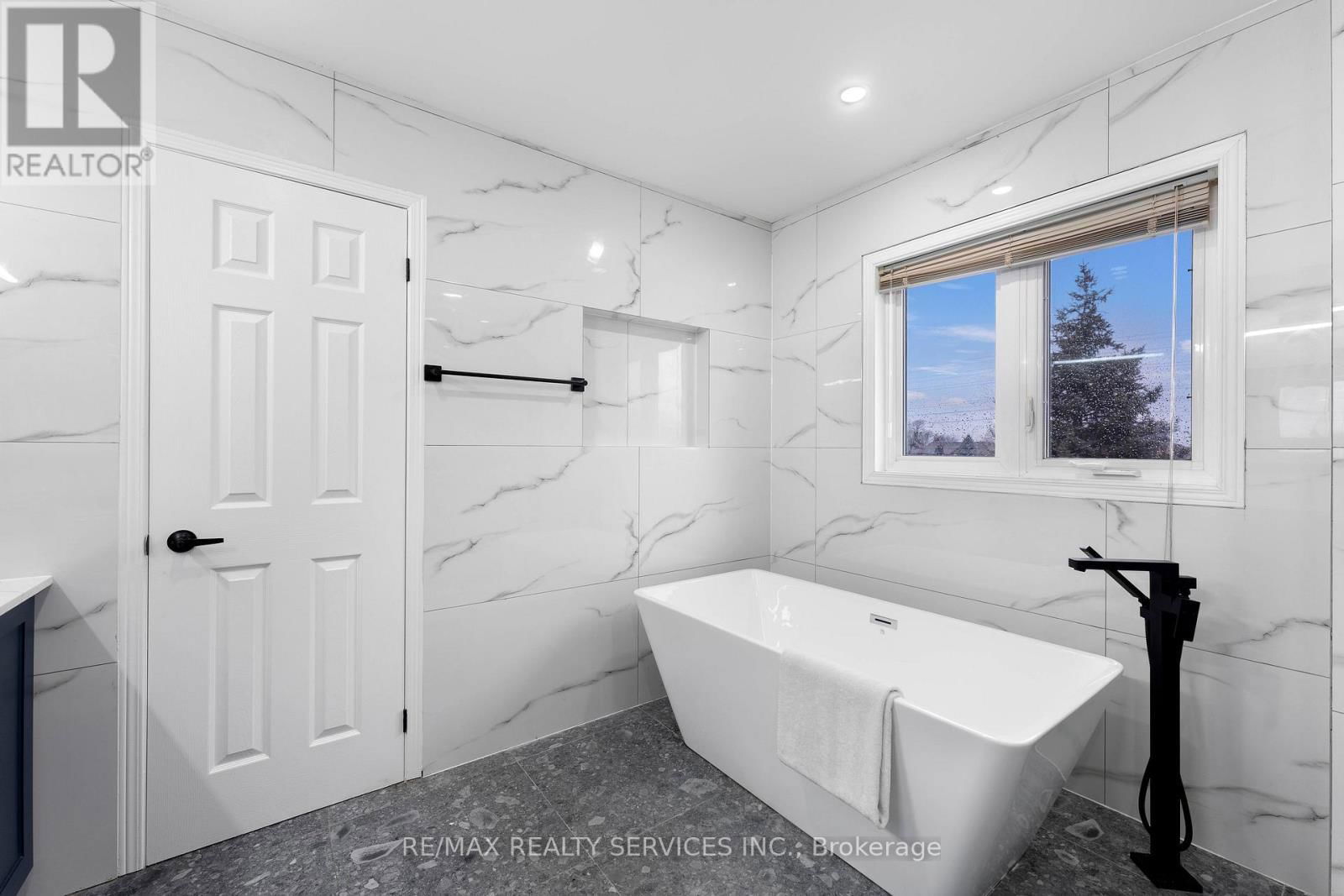 2511 PAULA COURT Image 24