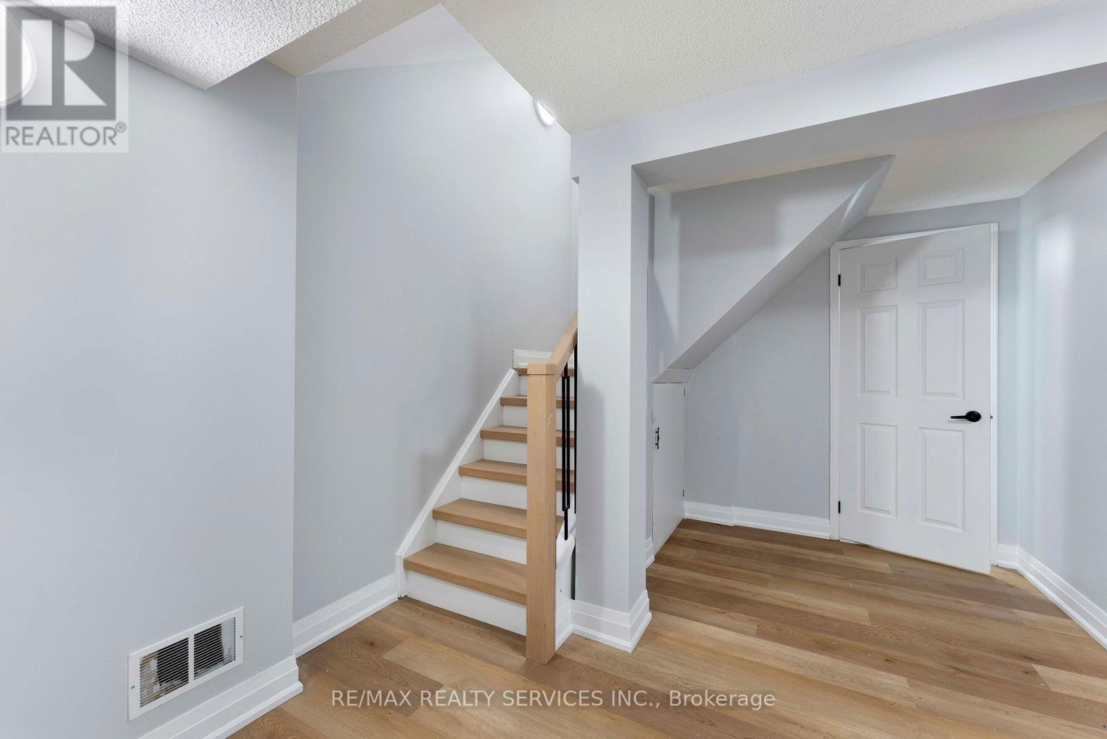 2511 PAULA COURT Image 32