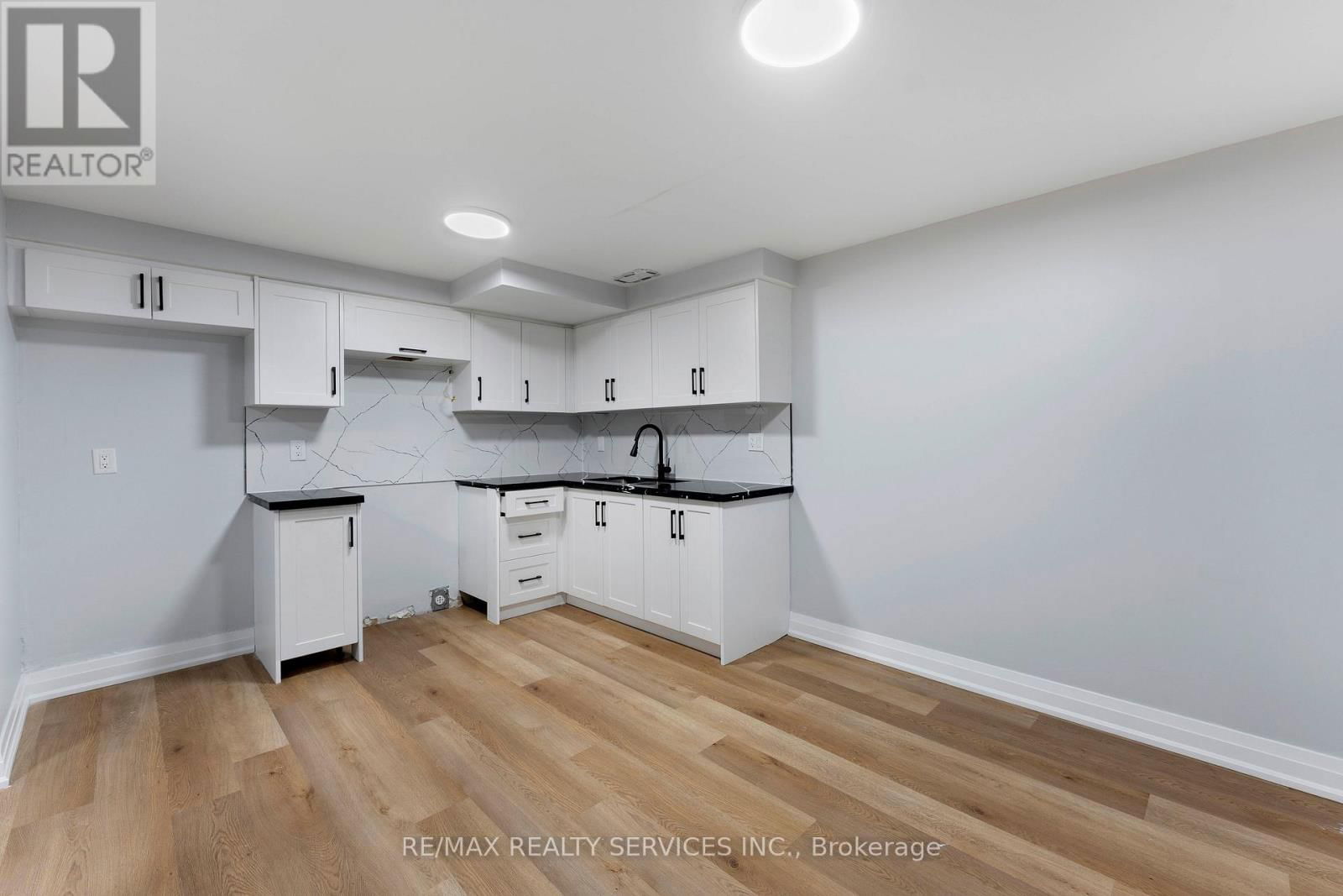 2511 PAULA COURT Image 35