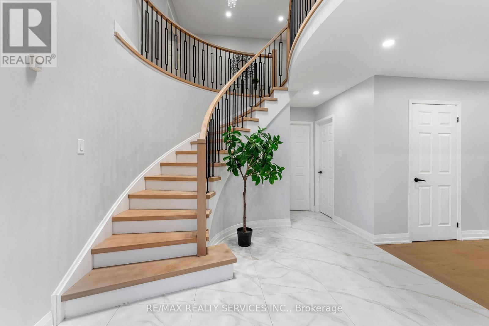 2511 PAULA COURT Image 4