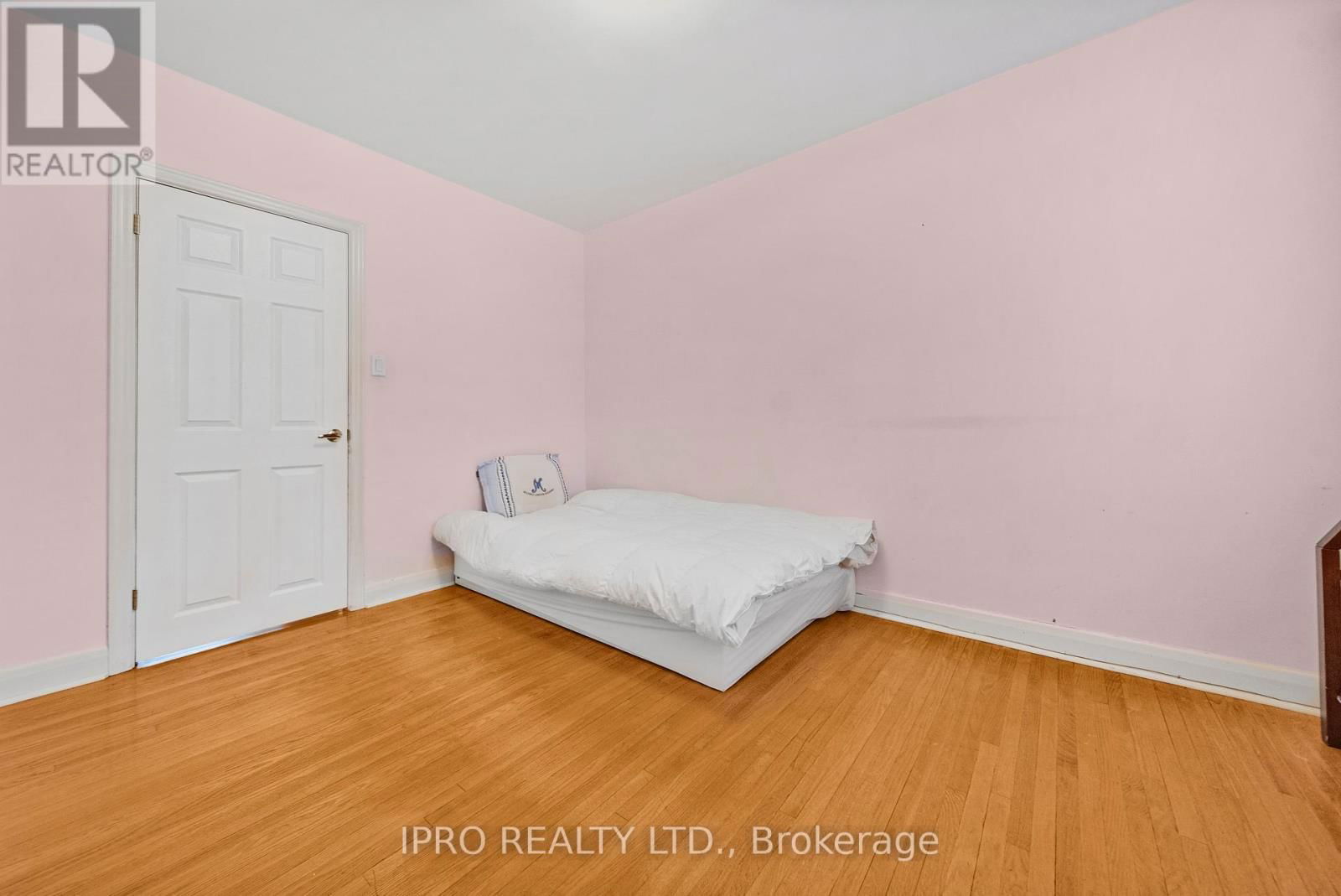 2 AYLESBURY ROAD Image 25