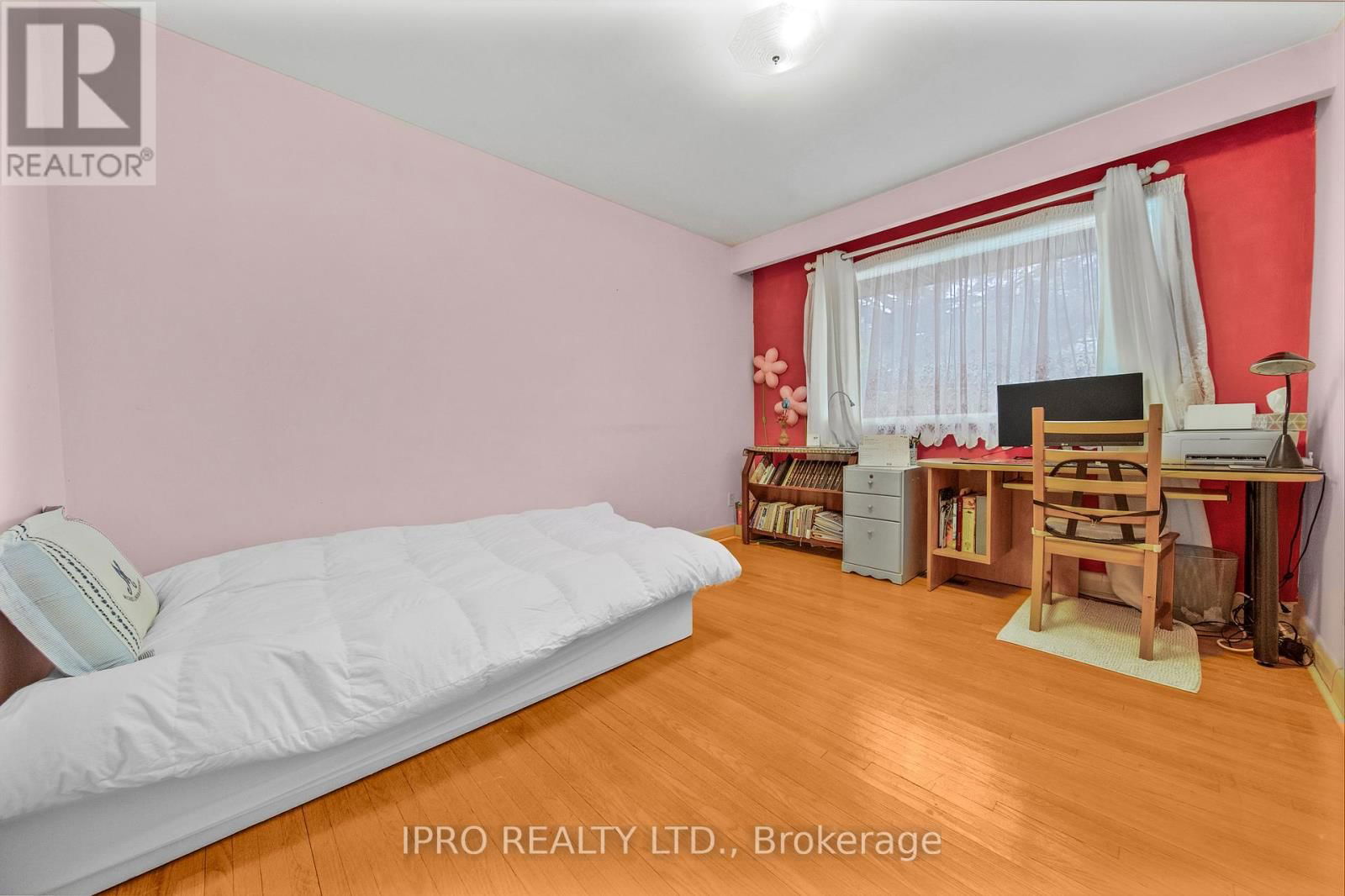 2 AYLESBURY ROAD Image 26