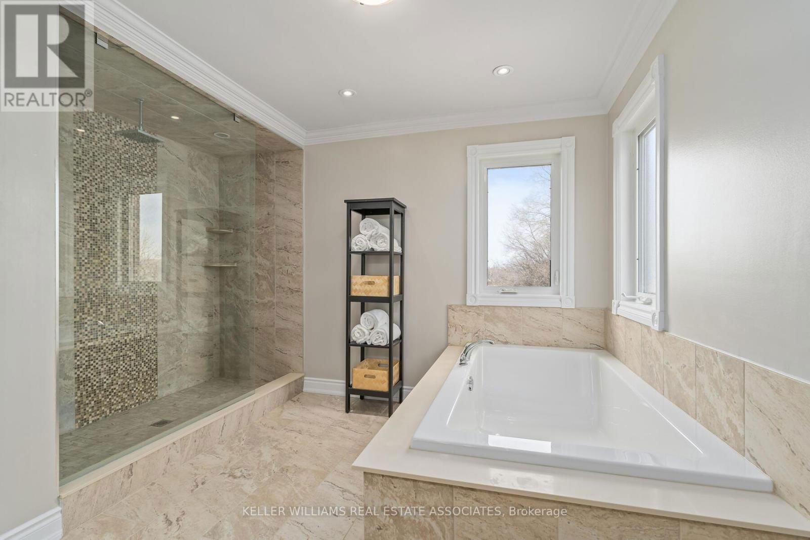 17 OAK RIDGE DRIVE Image 22