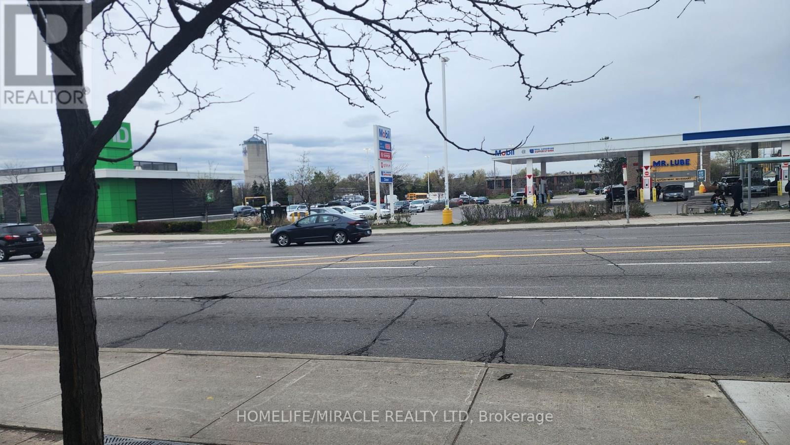 2464 WESTON ROAD Image 7