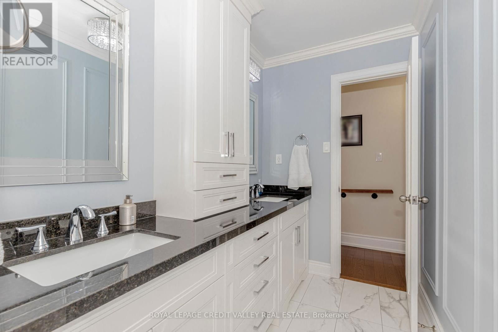 119 CONNAUGHT CRESCENT Image 24