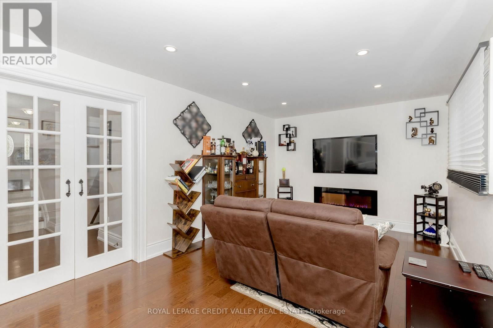 119 CONNAUGHT CRESCENT Image 30