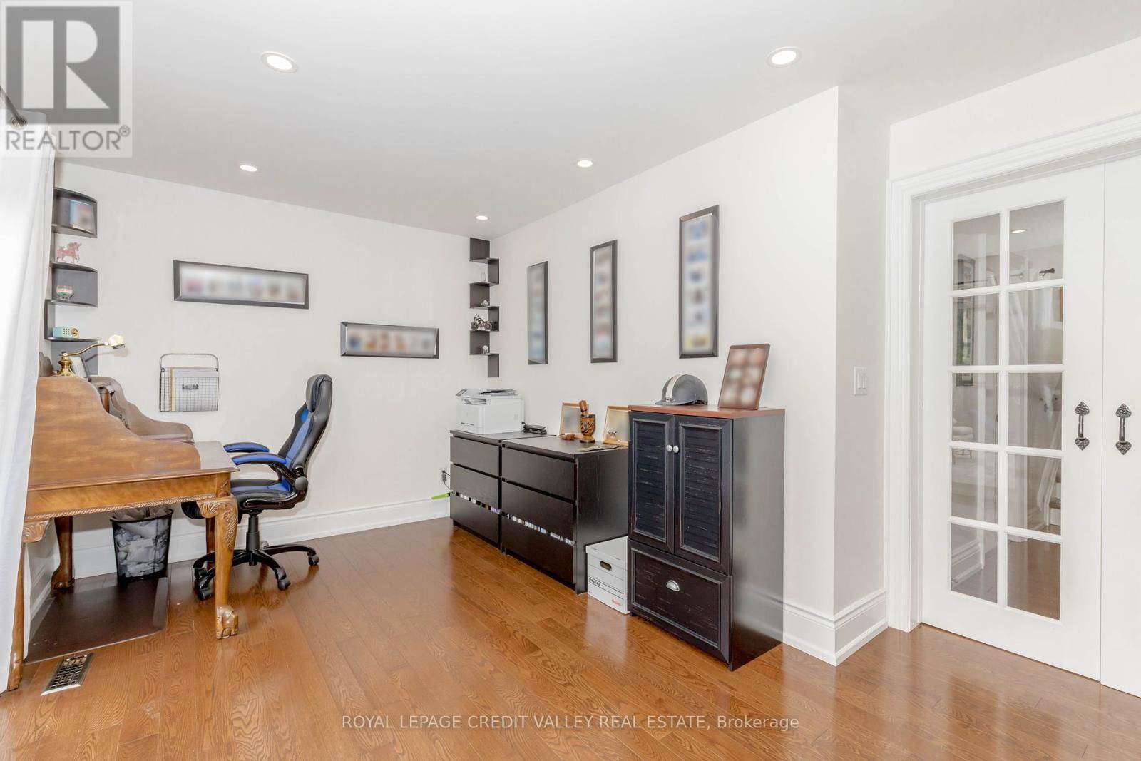119 CONNAUGHT CRESCENT Image 32