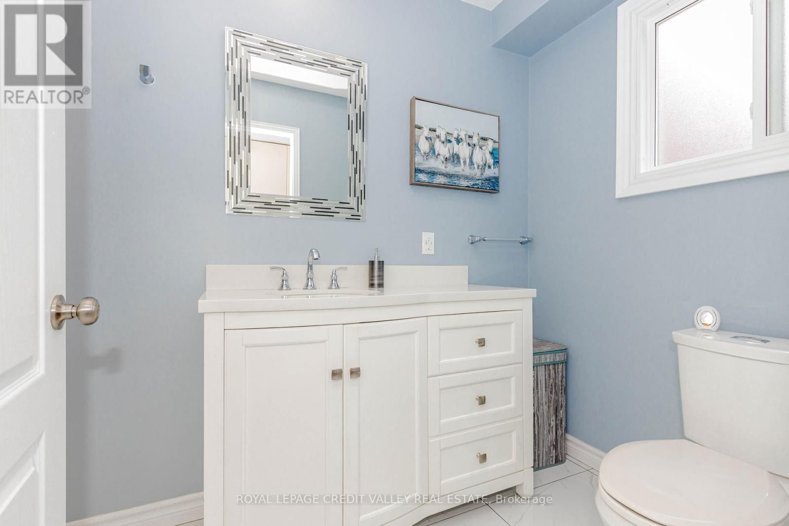 119 CONNAUGHT CRESCENT Image 36