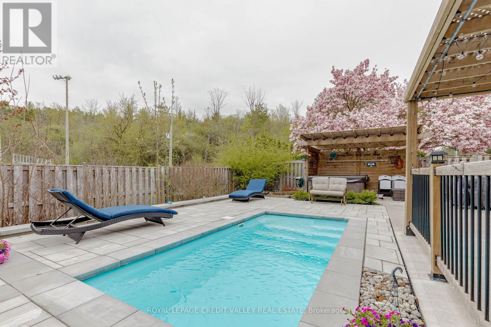 119 CONNAUGHT CRESCENT Image 46