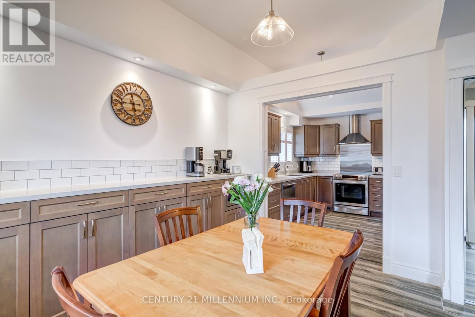 234 ELIZABETH STREET SOUTH Image 10
