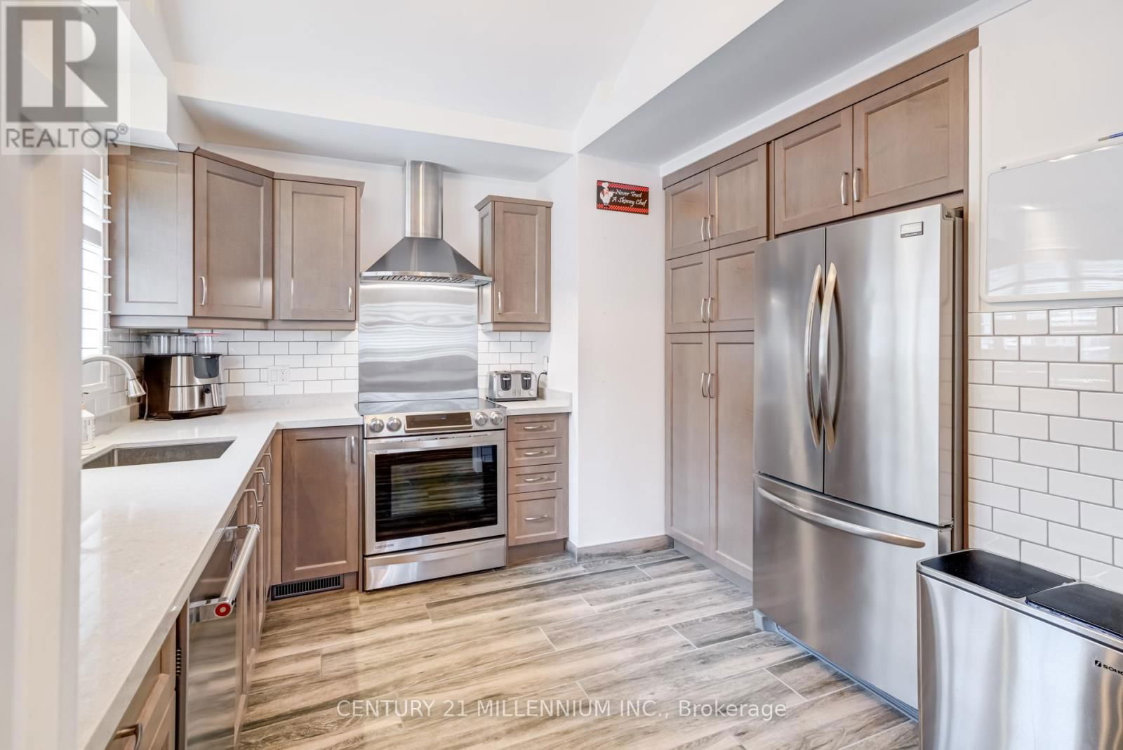 234 ELIZABETH STREET SOUTH Image 12