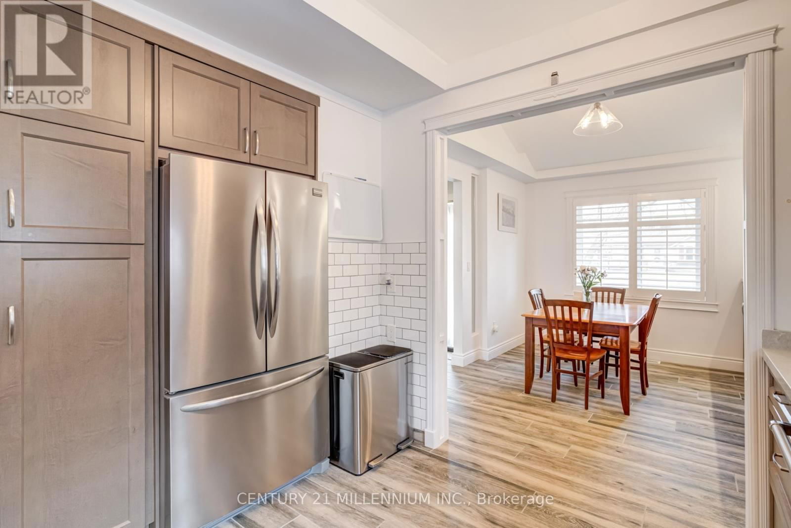 234 ELIZABETH STREET SOUTH Image 14
